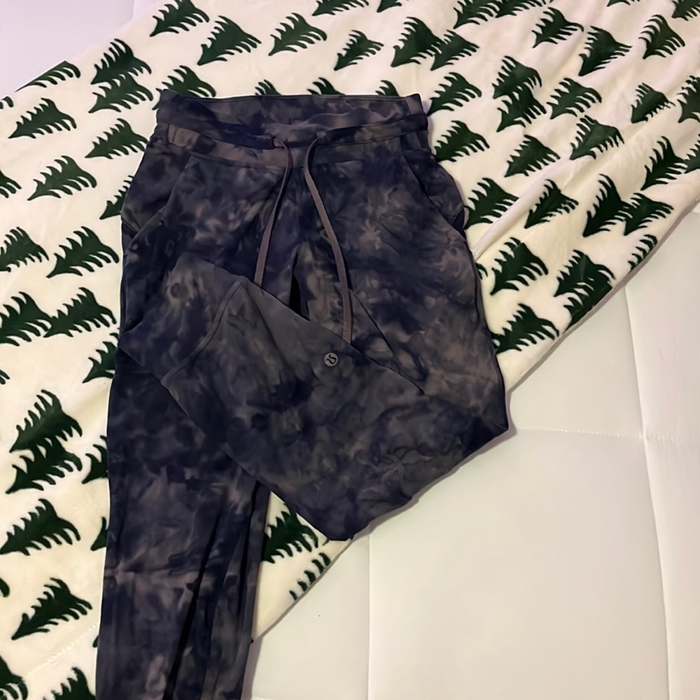 Lululemon joggers size 0 Great condition